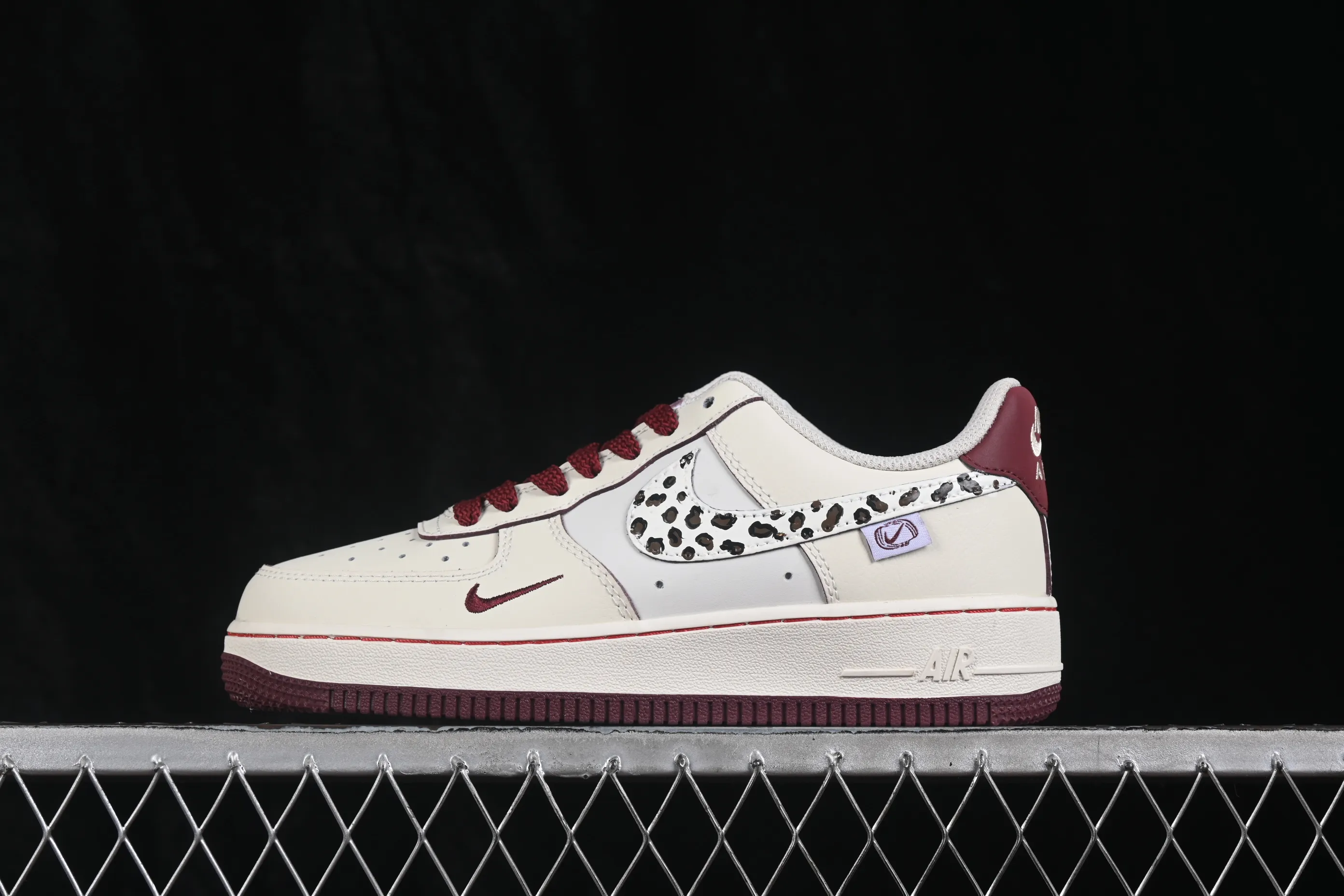 All categories Nk Air Force 1 Air Force series Nk Air Force 1 Low Air Force low-top Nike Air Force 1'07 Low "Wild Berry Leopard Shadow" Hand-painted graffiti Wild Berry Leopard Shadow Air Force 1 low-top casual sneakers FB1839-521